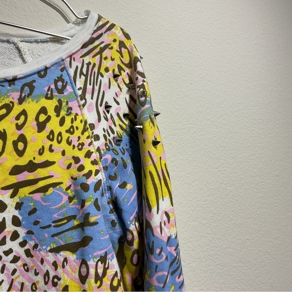 L’atiste Size M Tye Die Animal Print Sweater With Spiked Shoulders Slouchy - Picture 7 of 8
